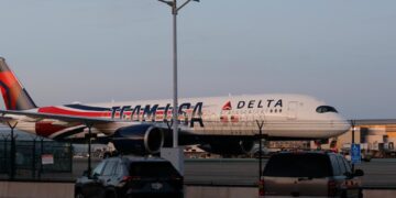 California jet fuel stockpile plunges 25 pct amid Mideast war-induced oil disruptions