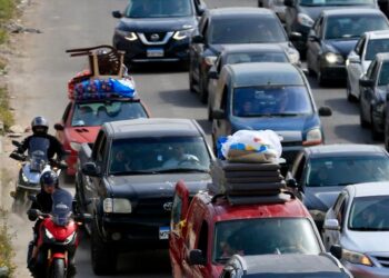 Israeli army strikes S. Lebanon, triggers mass displacement