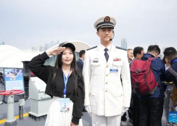 Taiwan compatriots attend PLA Navy's 77th anniversary open-day event
