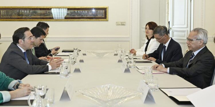 Macao SAR chief executive pledges strengthening cooperation with Spanish-speaking countries