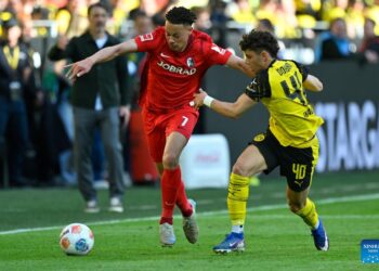 Dortmund turns landmark fixture into Champions League ticket